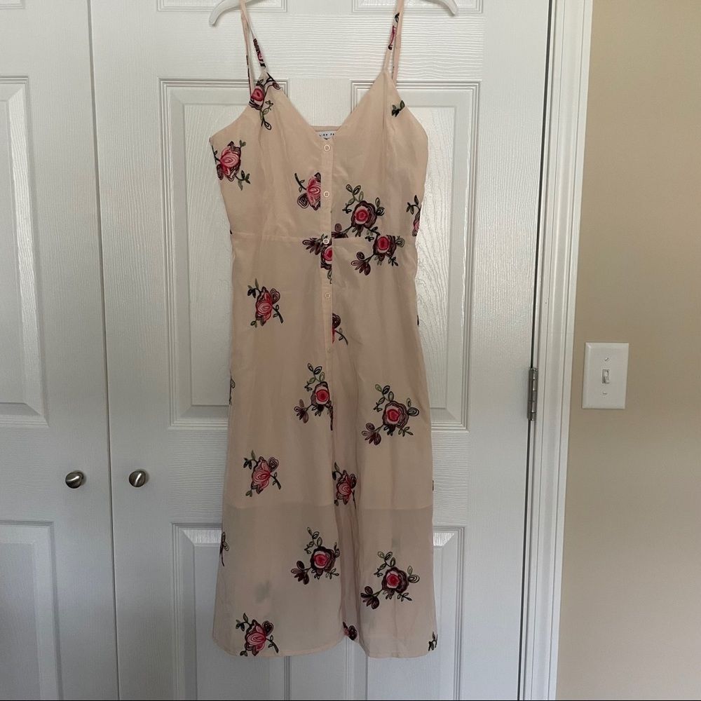 🆕✨ENGLISH FACTORY✨EMBROIDERED FLORAL BUTTON UP SLEEVELESS MIDI DRESS